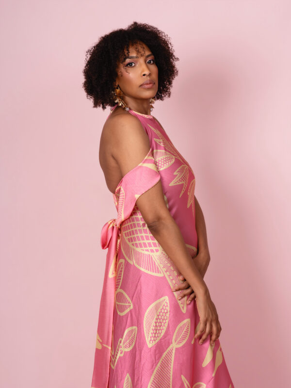 BACKLESS DRESS